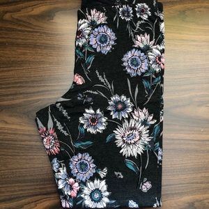 Gray Flower Pattered Leggings